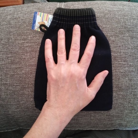 **PRICE REDUCED** Moroccan Original Exfoliating Glove - Picture 6 of 6